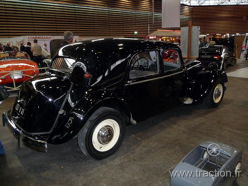 Epoquauto (201).JPG - 05/11/2010 - 69000 LYONƒPOQU'AUTO32�me Salon International Autos & Motos AnciennesCITROèN traction 15 SIXImmatriculŽe : 437 Q 65